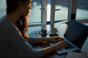female expatriates, sharethelove, research, role model, female expat, woman, desk
